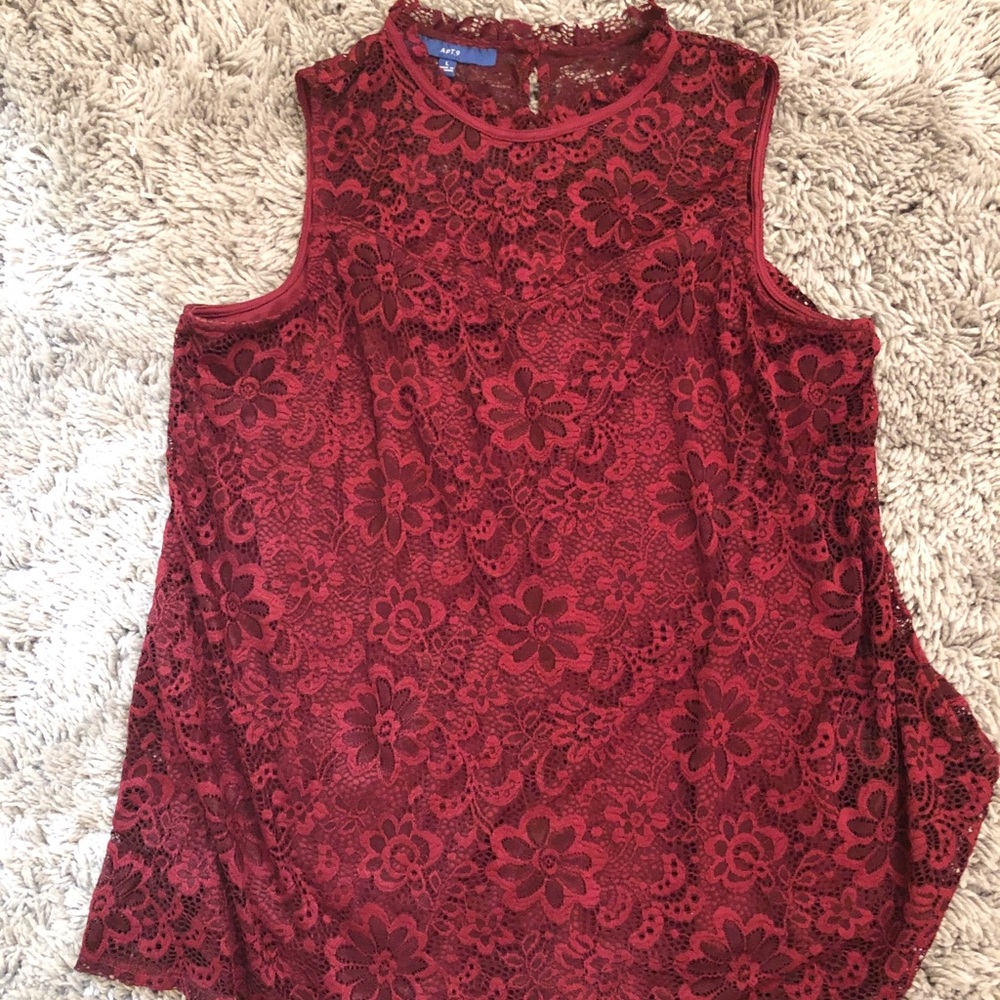 Lace neck top! Burgundy L